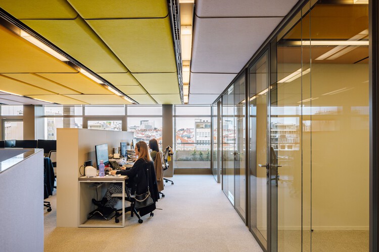 Escritório de Advogados, Lisboa / Ricardo Bak Gordon - Fotografia de Interiores, Iluminação, Vidro, Cadeira