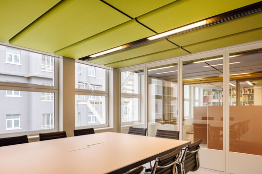Escritório de Advogados, Lisboa / Ricardo Bak Gordon - Fotografia de Interiores, Cadeira, Iluminação, Vidro