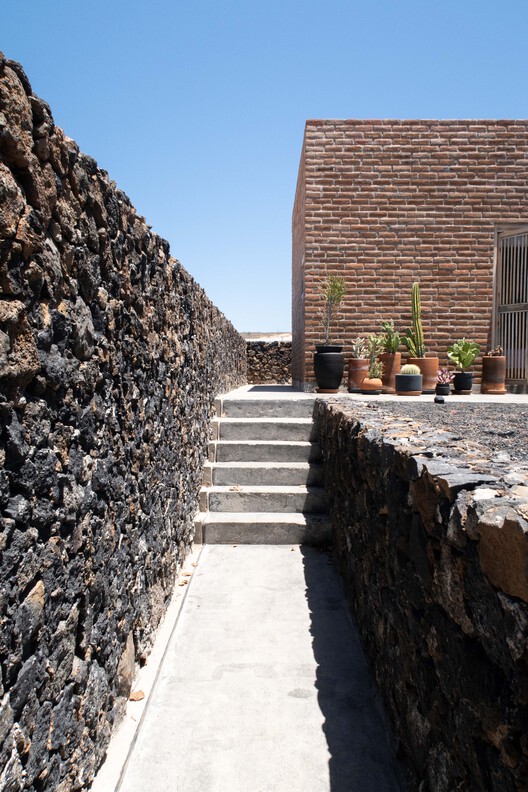 Sonoro  / SANTOS BOLIVAR - Fotografía exterior, Ladrillo, Concreto