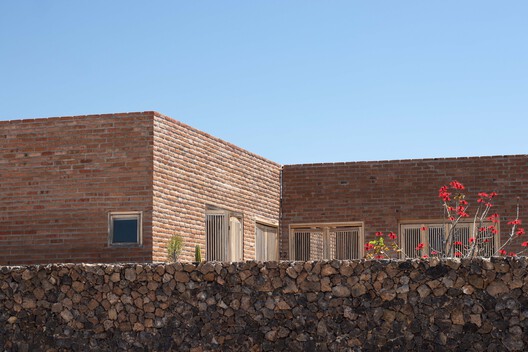 Sonoro  / SANTOS BOLIVAR - Fotografía exterior, Ladrillo