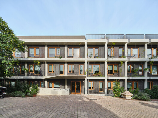 Extensión del Hotel WOOD QGAT / BAILORULL  - Fotografía exterior, Balcón, Concreto