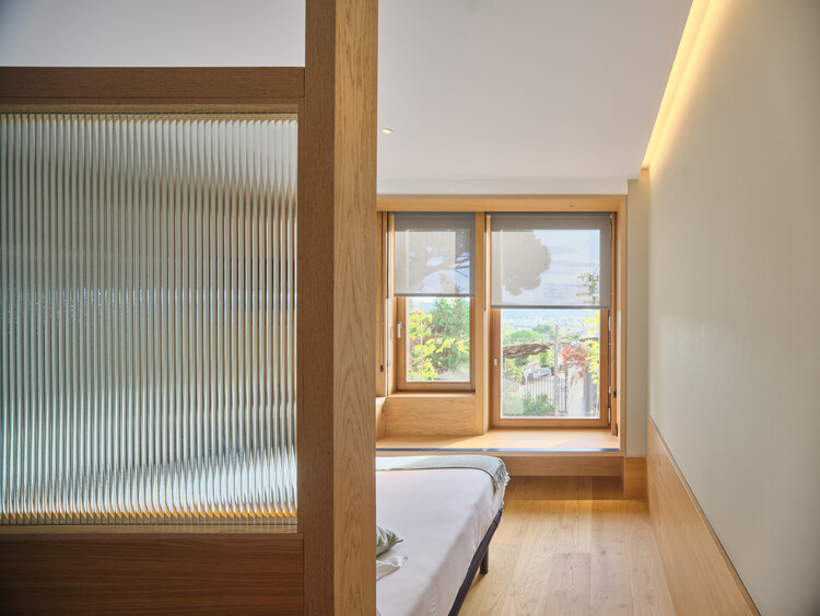 Extensión del Hotel WOOD QGAT / BAILORULL - Fotografía interior, Dormitorio, Madera, Vidrio