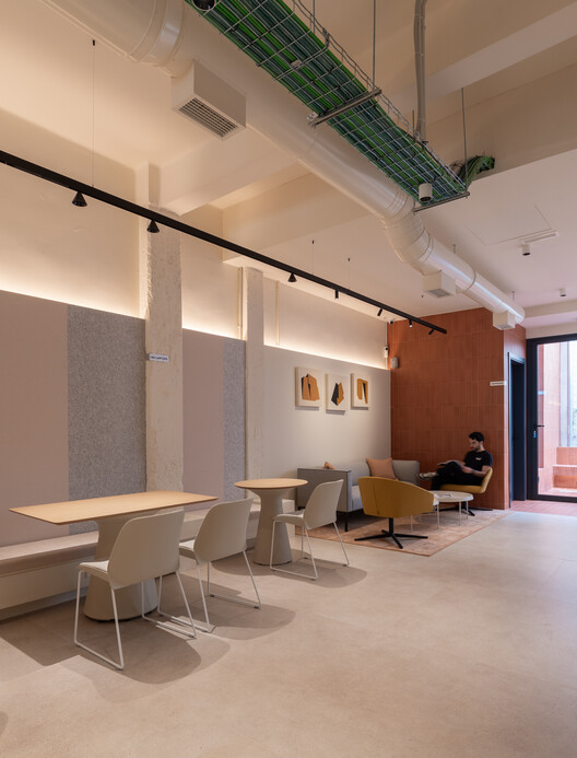 Miksi Social Work Cafe / Berd Studio - Fotografía interior, Comedor, Sillas