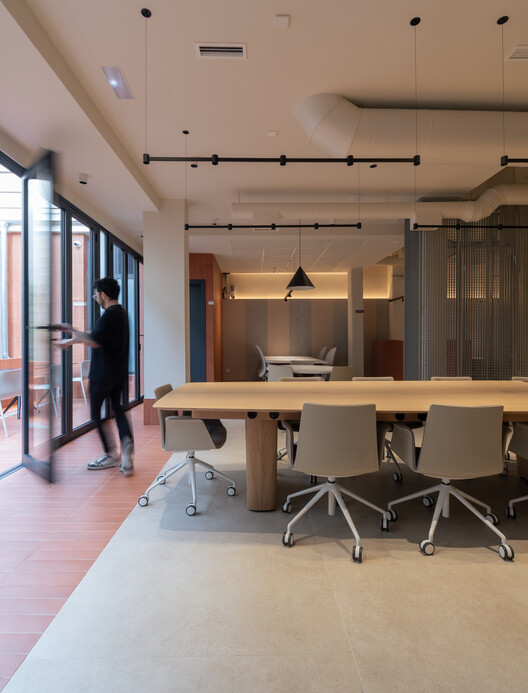 Miksi Social Work Cafe / Berd Studio - Fotografía interior, Comedor, Madera, Mesas, Sillas, Iluminación