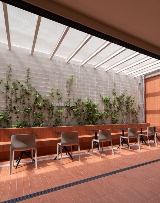 Miksi Social Work Cafe / Berd Studio - Fotografía interior, Comedor, Madera, Sillas