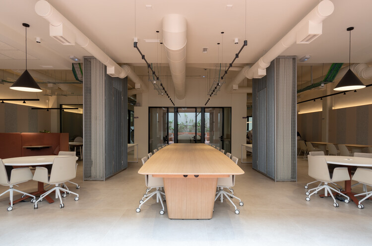 Miksi Social Work Cafe / Berd Studio - Fotografía interior, Sillas, Mesas, Iluminación, Vidrio