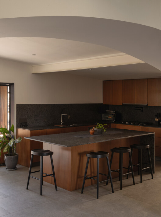 Malvas 59 / Estudio Radillo Alba - Fotografía interior, Cocina, Madera, Iluminación, Encimera, Sillas, Vidrio