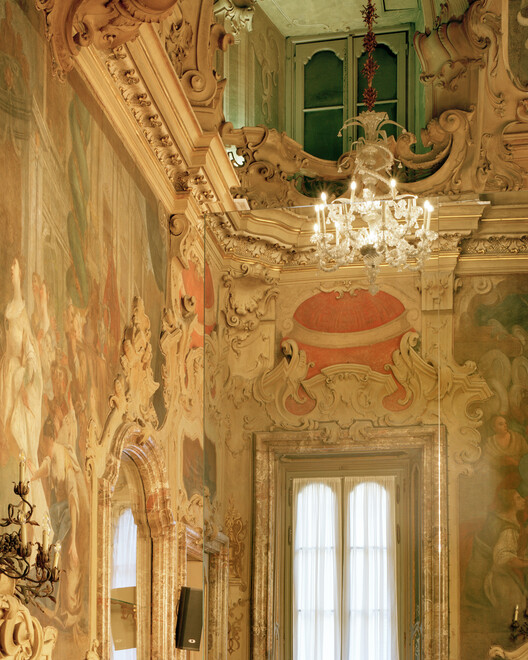 FLOS Palazzo Visconti / ARQUITECTURA-G - Fotografía interior, Pilares