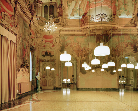 FLOS Palazzo Visconti / ARQUITECTURA-G - Fotografía interior, Iluminación, Sillas