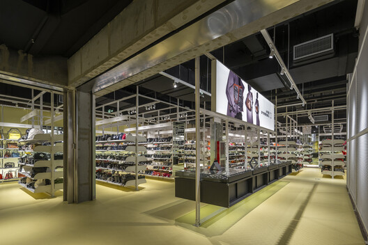 Centro comercial Super Zhuanzhuan / SpaceStation - Fotografía interior