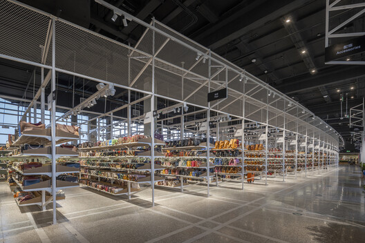 Centro comercial Super Zhuanzhuan / SpaceStation - Fotografía interior, Vidrio, Fijación Vigas, Acero