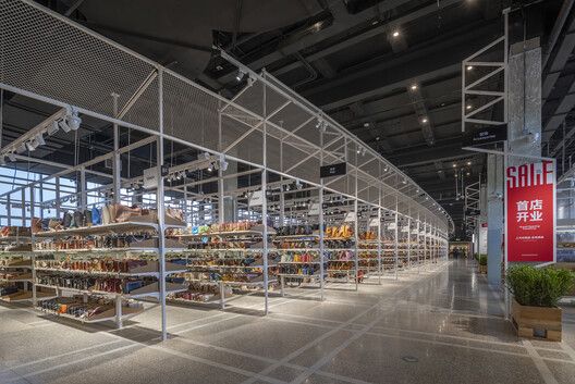 Centro comercial Super Zhuanzhuan / SpaceStation - Fotografía interior, Vidrio, Acero, Fijación Vigas