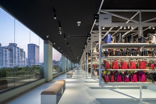Centro comercial Super Zhuanzhuan / SpaceStation - Fotografía interior