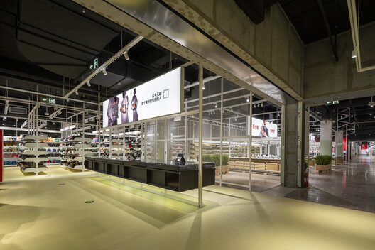 Centro comercial Super Zhuanzhuan / SpaceStation - Fotografía interior