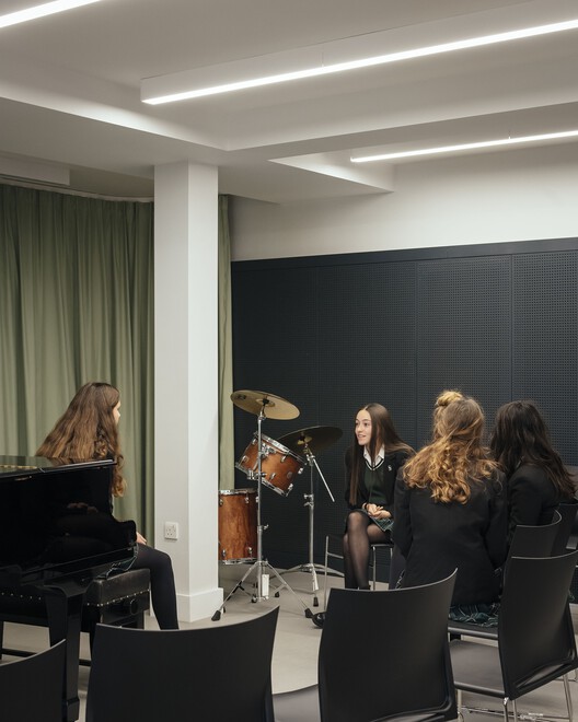 Temple Building Refurbishment Brighton Girls School / Walters & Cohen Architects - Interior Photography, Lighting, Chair