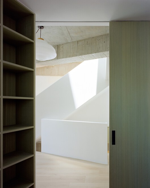 Triangle House / Metrics Architecture Studio - Interior Photography, Closet, Wood