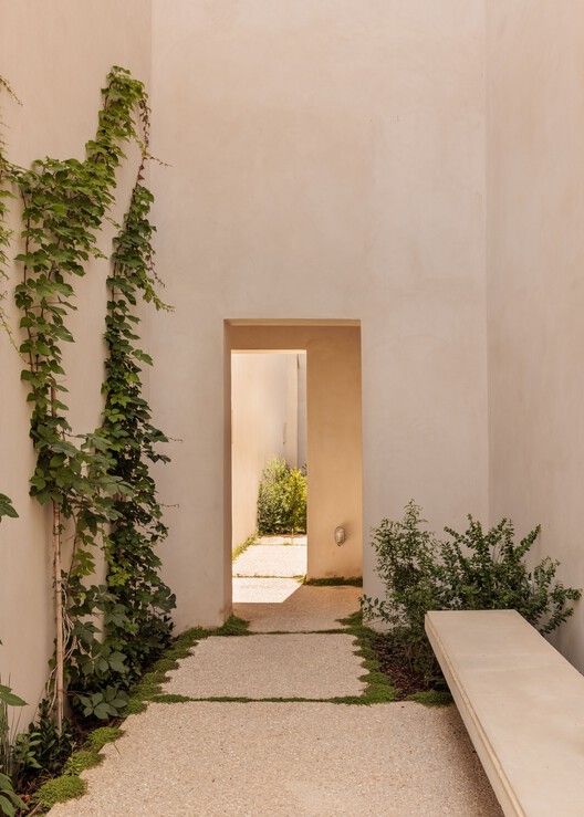 Montijo Municipal Gallery's Garden / Ricardo Bak Gordon + Rui Mendes Arquitectura - Interior Photography, Garden, Concrete, Courtyard