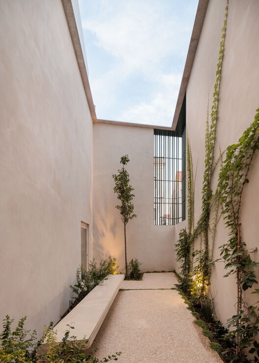 Montijo Municipal Gallery's Garden / Ricardo Bak Gordon + Rui Mendes Arquitectura - Exterior Photography, Concrete, Courtyard