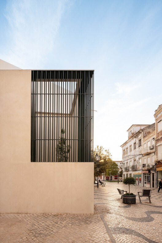 Montijo Municipal Gallery's Garden / Ricardo Bak Gordon + Rui Mendes Arquitectura - Image 5 of 21