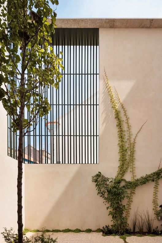 Montijo Municipal Gallery's Garden / Ricardo Bak Gordon + Rui Mendes Arquitectura - Image 4 of 21