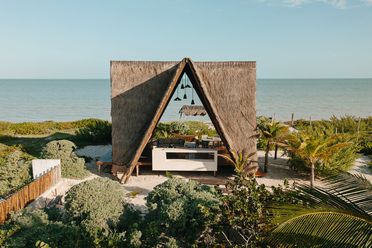 Crossing Hemispheres: Thatched Roofs from America to Asia - Image 19 of 21