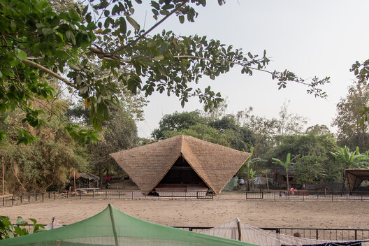 Crossing Hemispheres: Thatched Roofs from America to Asia - Image 18 of 21