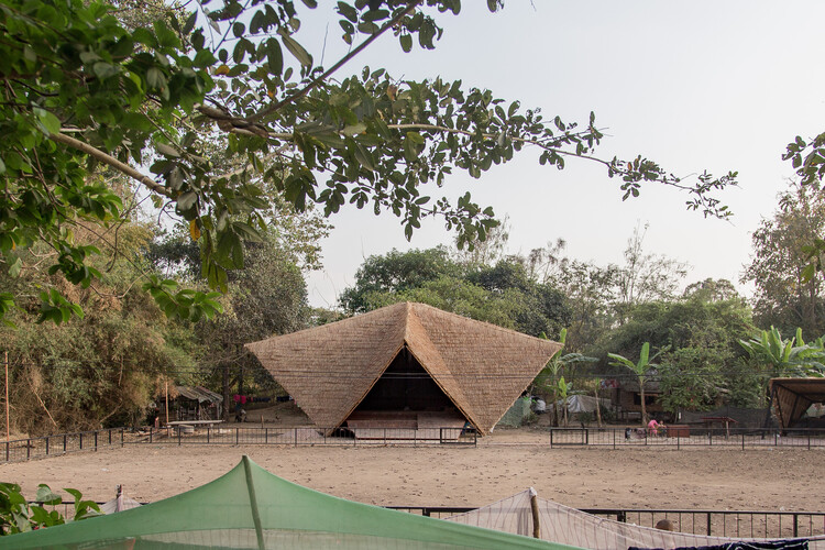 Crossing Hemispheres: Thatched Roofs from America to Asia - Image 18 of 21