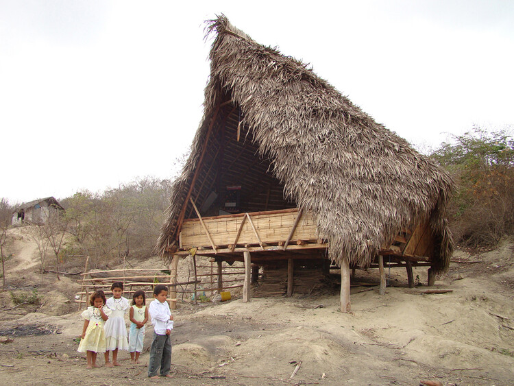Crossing Hemispheres: Thatched Roofs from America to Asia - Image 4 of 21