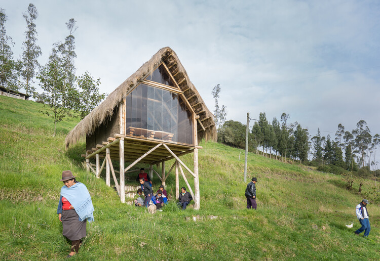 Crossing Hemispheres: Thatched Roofs from America to Asia - Image 20 of 21
