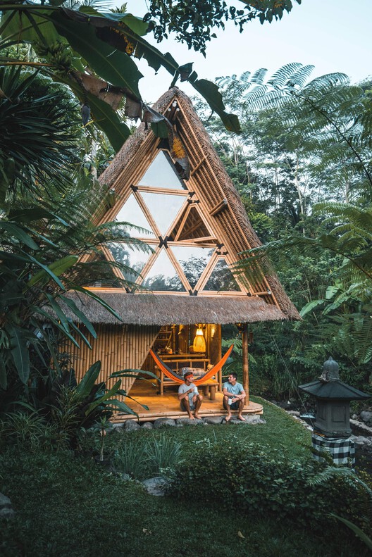 Crossing Hemispheres: Thatched Roofs from America to Asia - Image 13 of 21