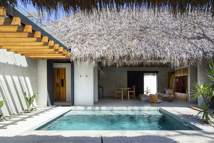 Crossing Hemispheres: Thatched Roofs from America to Asia - Image 15 of 21