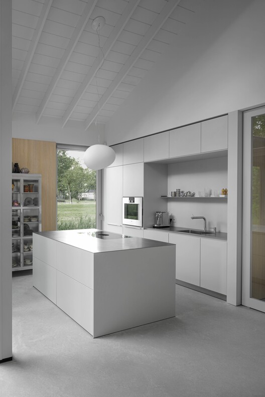 Casa para 3 generaciones / i29 architects - Fotografía interior, Cocina, Encimera, Vidrio, Tarjas