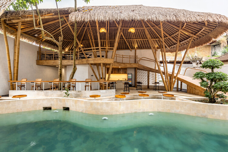Crossing Hemispheres: Thatched Roofs from America to Asia - Image 16 of 21