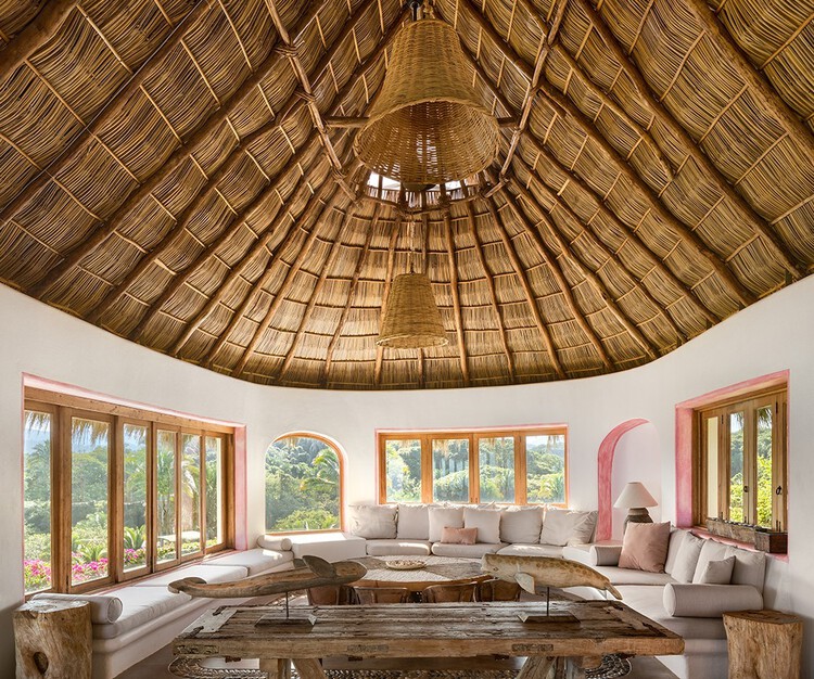 Crossing Hemispheres: Thatched Roofs from America to Asia - Image 17 of 21