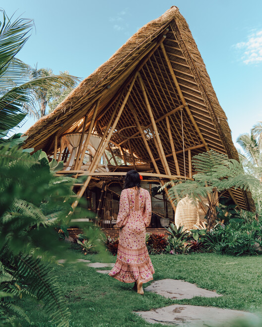 Crossing Hemispheres: Thatched Roofs from America to Asia - Image 21 of 21