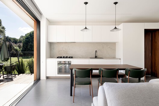 Casa Luna / Nommo Arquitetos + Coti Arquitetura - Fotografía interior, Cocina, Madera, Encimera, Sillas