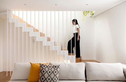 Casa Luna / Nommo Arquitetos + Coti Arquitetura - Fotografía interior, Escaleras, Madera, Barandas