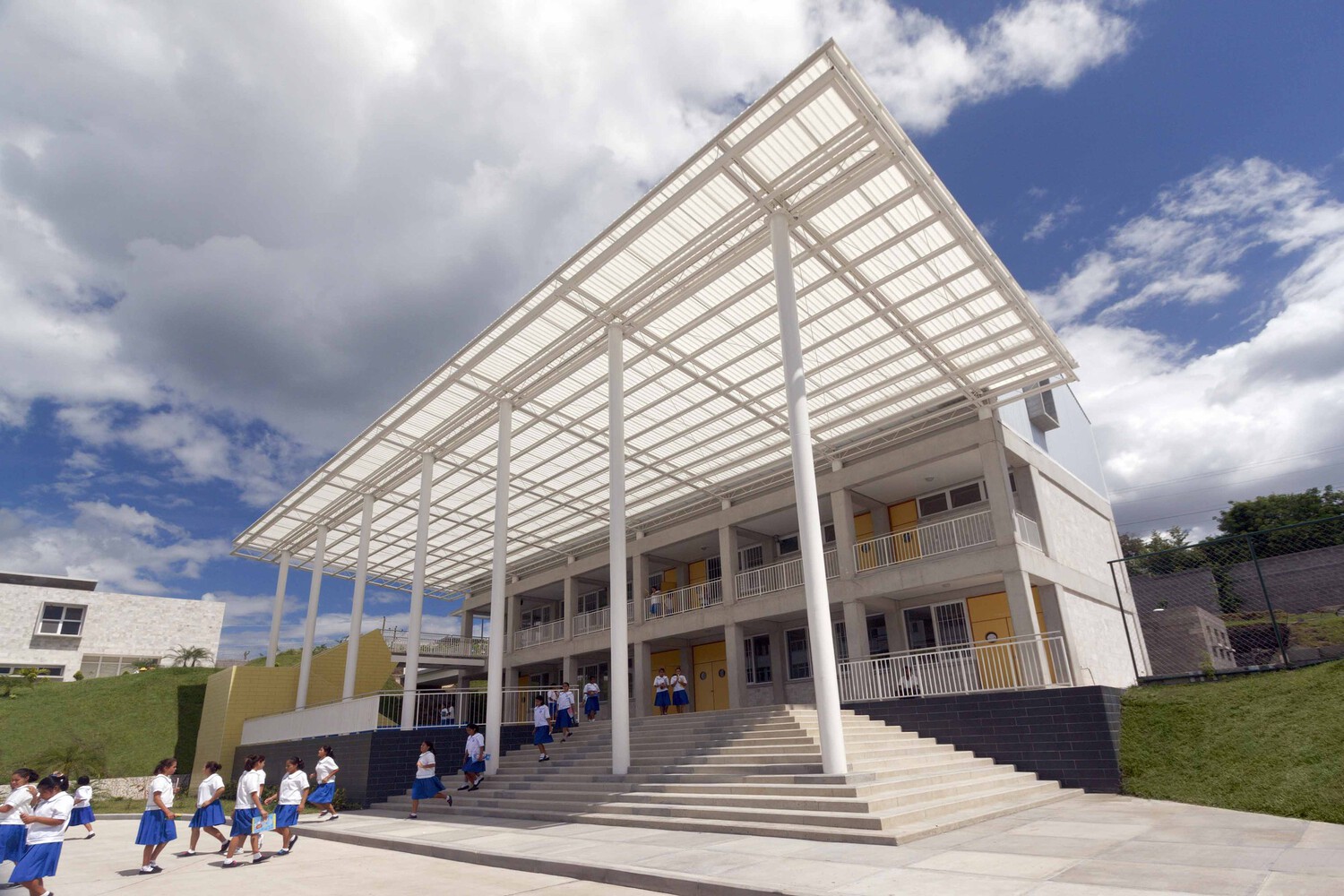 Solis Colomer Arquitectos: compromiso social y visión arquitectónica desde Guatemala - Imagen 3 de 9