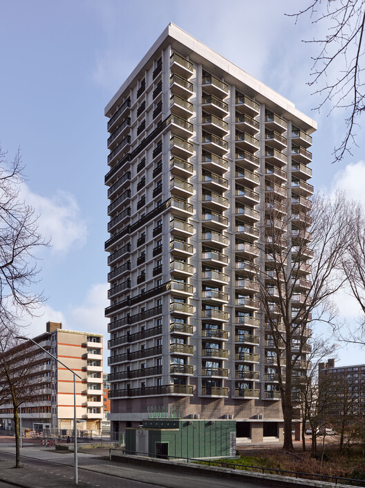 Opportuna Residential Tower  / Office Winhov + Office Haratori - Exterior Photography, Balcony
