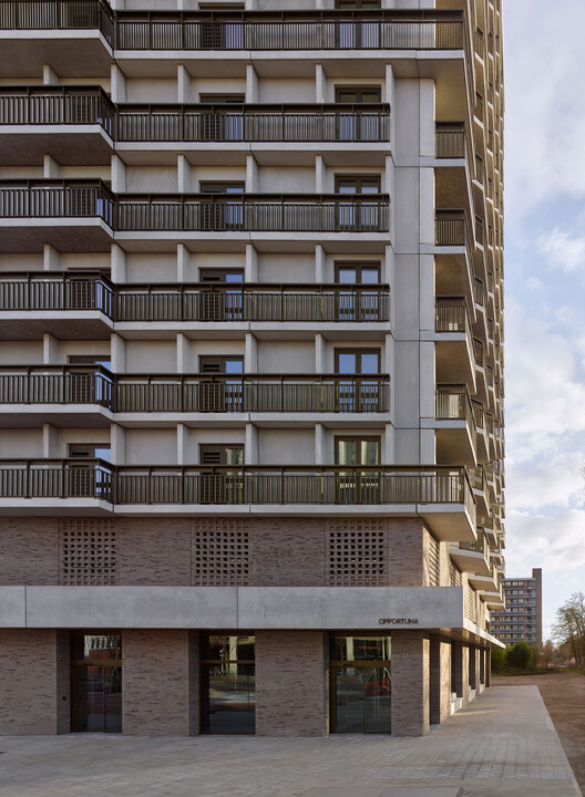 Opportuna Residential Tower  / Office Winhov + Office Haratori - Image 3 of 21