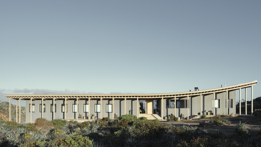 Casa EP / LOTE STUDIO + Ignacio Ferreira - Fotografía exterior, Pilares