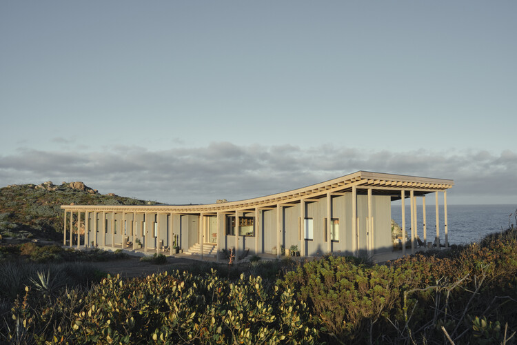 Casa EP / LOTE STUDIO + Ignacio Ferreira - Fotografía exterior, Pilares