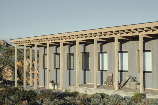 Casa EP / LOTE STUDIO + Ignacio Ferreira - Fotografía exterior, Madera, Pilares