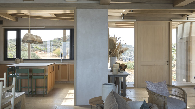 Casa EP / LOTE STUDIO + Ignacio Ferreira - Fotografía interior, Madera, Sillas, Fijación Vigas
