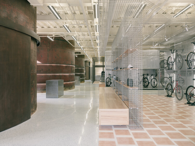 AITASHOP Beijing / Yatofu Creatives - Fotografía interior, Acero
