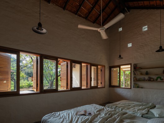 Casa Cashew Garden / G+ Architects - Fotografía interior, Dormitorio, Madera, Fijación Vigas, Camas