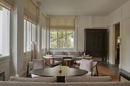ASU Restaurante / Brock Carmichael Asia - Fotografía interior, Sala de estar, Madera, Mesas, Sillas, Iluminación