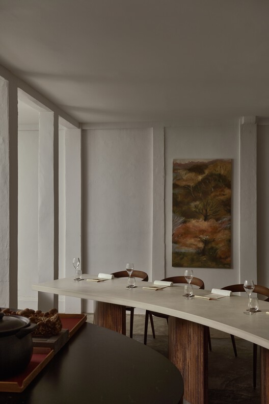 ASU Restaurante / Brock Carmichael Asia - Fotografía interior, Madera, Mesas, Sillas
