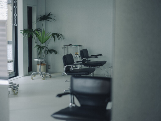 Onn Hair Salon / Spicy Architects + swarm Inc. - Interior Photography, Chair
