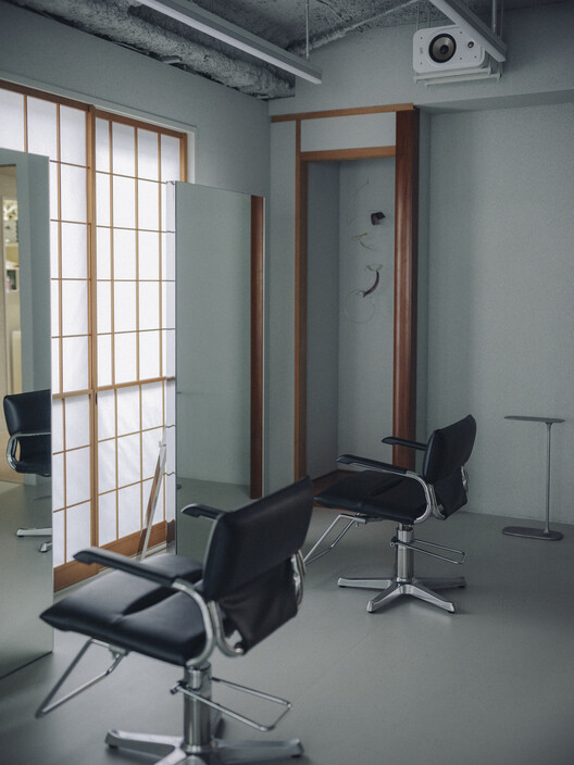 Onn Hair Salon / Spicy Architects + swarm Inc. - Interior Photography, Lighting, Chair